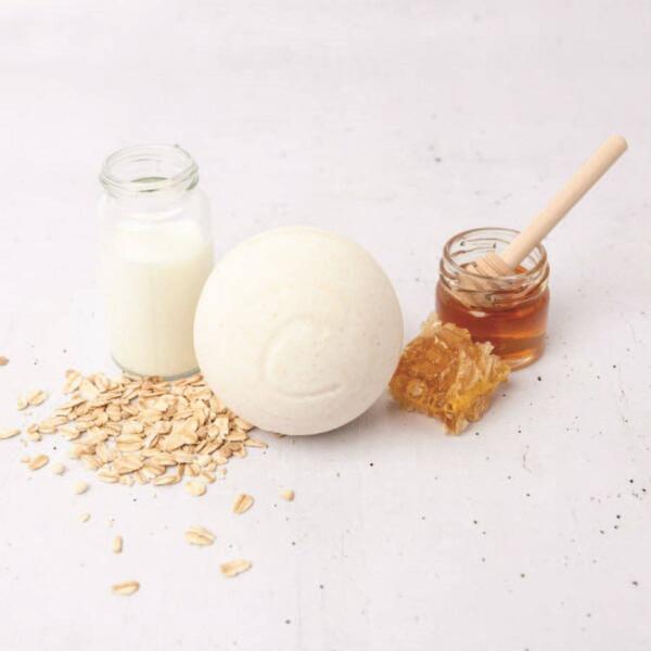 Cosset Cleopatra Soothing Oatmeal/Milk/Honey Therapy Bomb&#174;