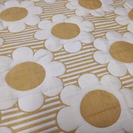 Design Studio Daisy Flower Reversible Quilt Set