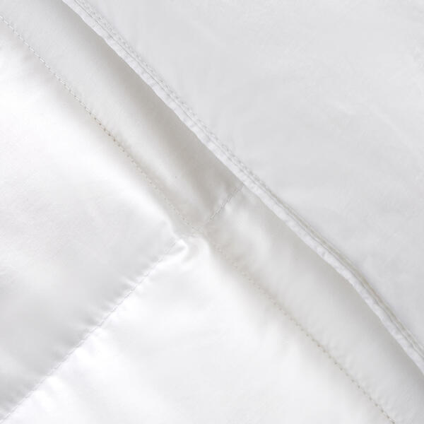 Serta® 300 Thread Count White Down Fiber All Season Comforter