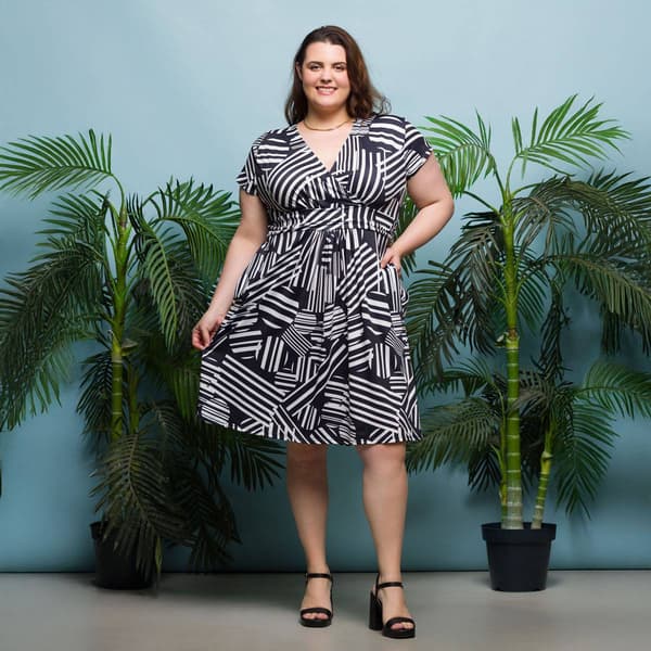 Plus Size 24/7 Comfort Apparel Black & White Pocket Dress