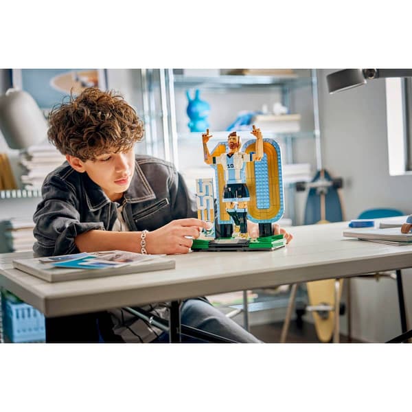 LEGO® Editions Lionel Messi – Soccer Legend