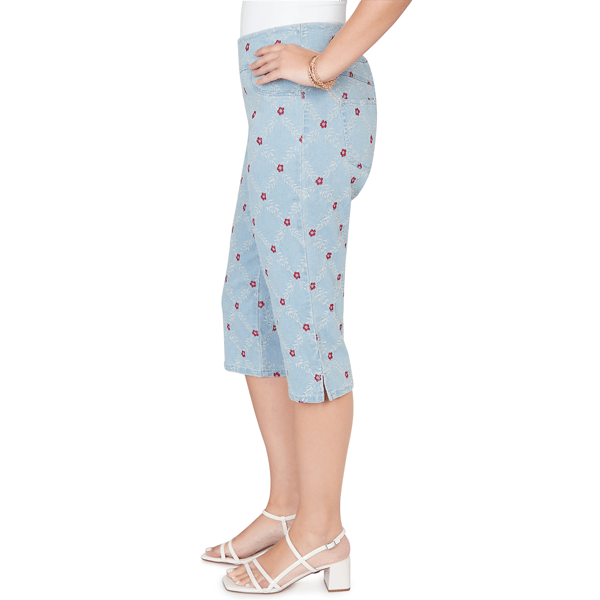 Petite Ruby Rd. French Riviera Pull On Floral Denim Capris