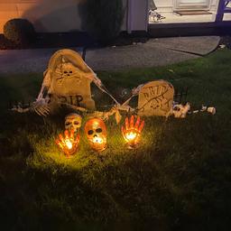 Northlight Seasonal 8.5in. Skull & Hands Outdoor Halloween Decor
