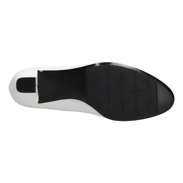 Womens Easy Street Ballari Round Toe Pumps