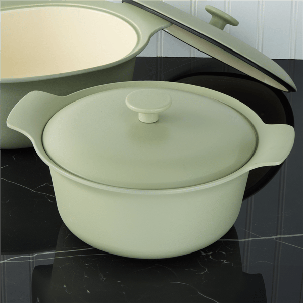 BergHOFF Ron Cast Iron 10in. 4.4qt. Dutch Oven with Lid
