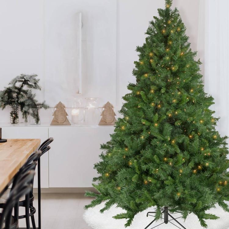 Northlight Seasonal 6.5ft. Pre-Lit Chatham Pine Christmas Tree