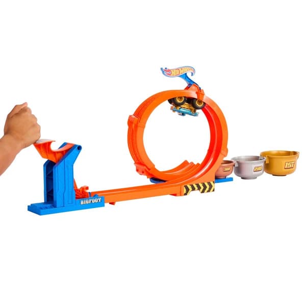 Hot Wheels® Monster Trucks Loop & Flip Trophy Challenge