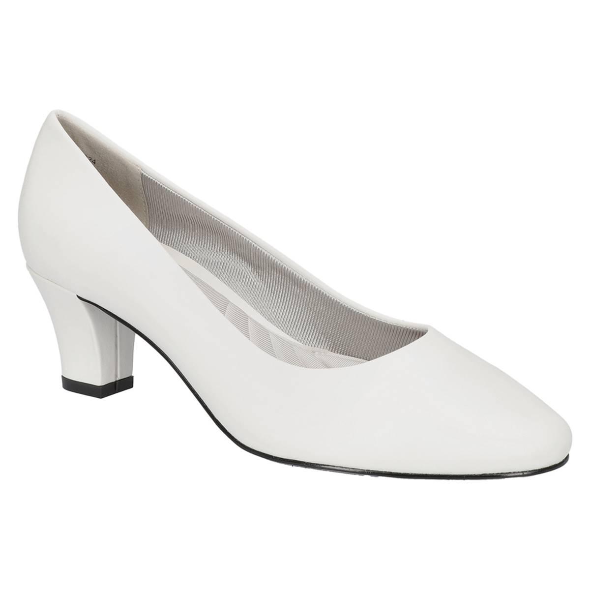 Womens Easy Street Ballari Round Toe Pumps