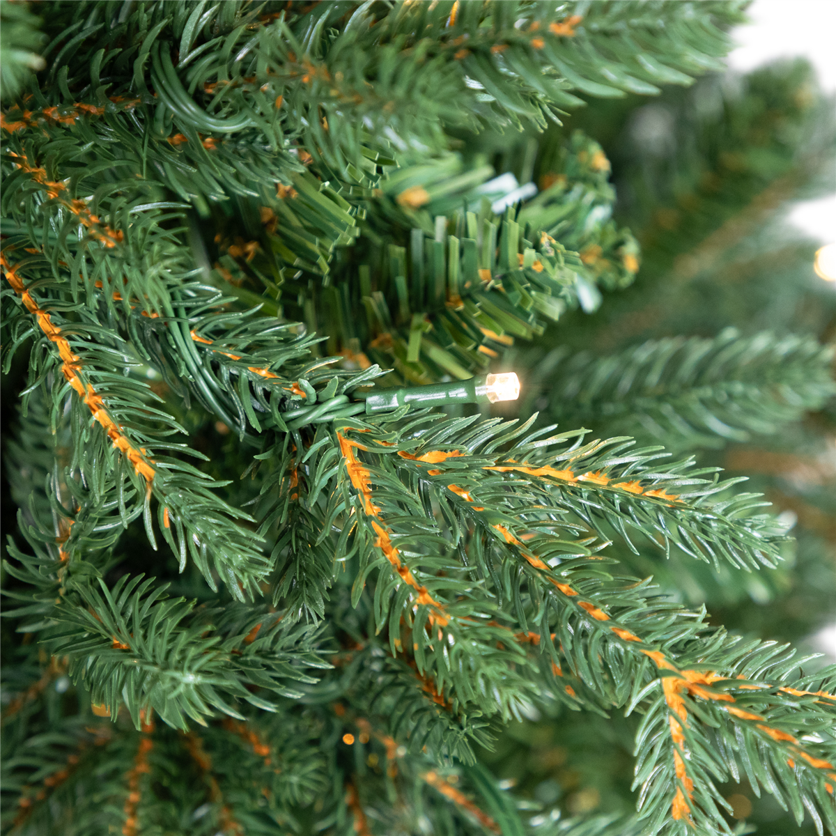 Northlight Real Touch™ 7.5ft. Pre-Lit Cumberland Christmas Tree