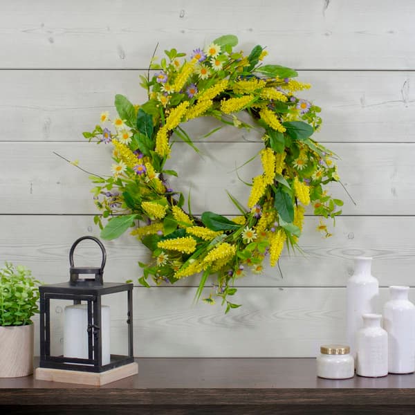 Northlight Seasonal Artificial Daisy &amp; Berry Floral Spring Wreath