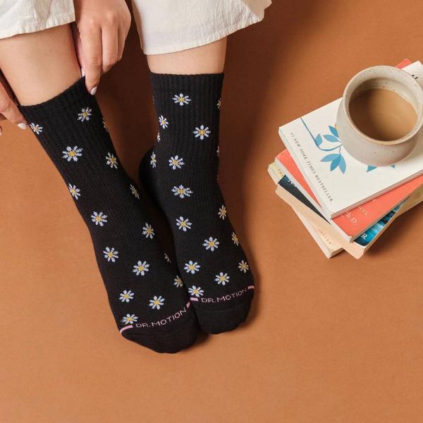 Womens Dr. Motion 2pk. Mini Daisy Rib Mid Crew Socks