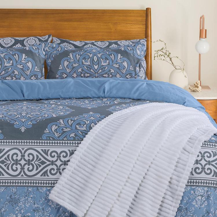 Olivia Parker(R) Marinell 8pc. Bed in a Bag