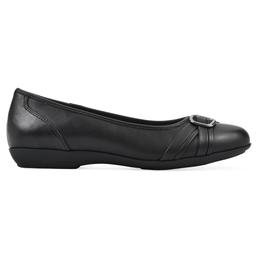 Womens Cliffs by White Mountain Calming Flats