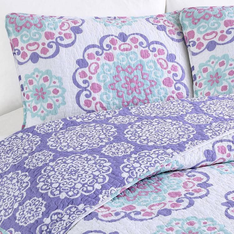 Alex &amp; Bella Vivian Floral Medallion Quilt Bedding Set