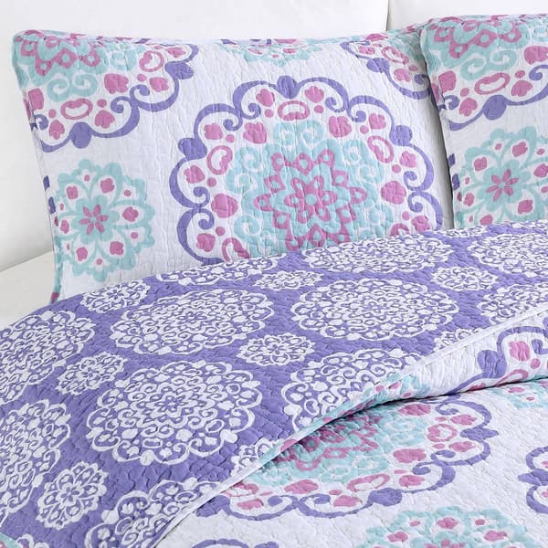 Alex &amp; Bella Vivian Floral Medallion Quilt Bedding Set