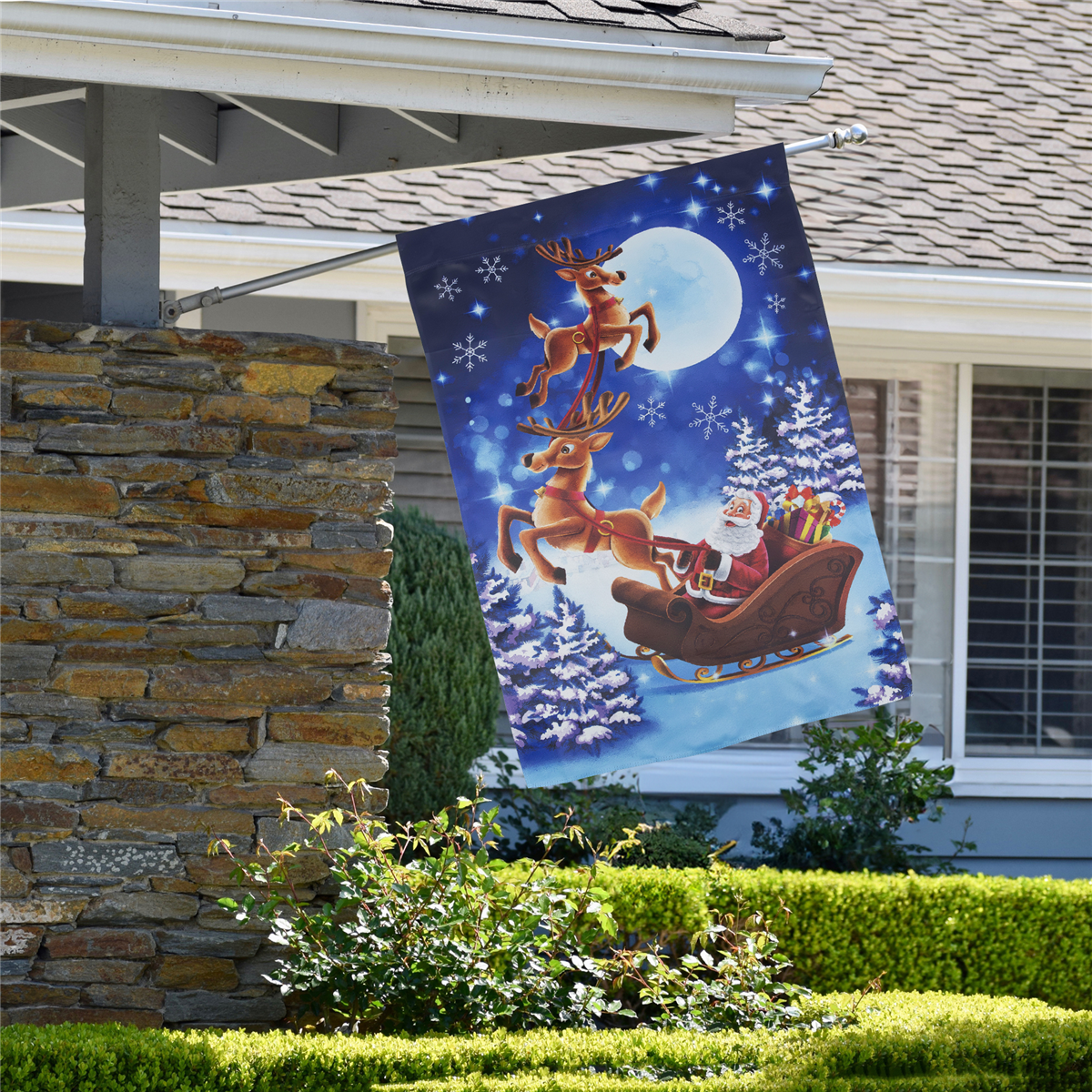 Northlight Santa''s Reindeer-Drawn Sleigh Ride House Flag