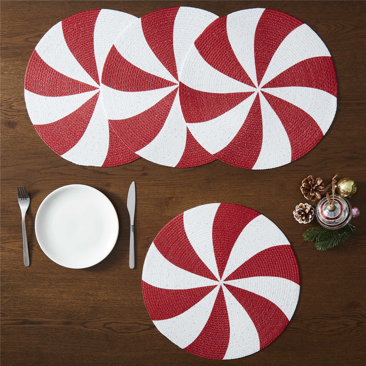 Avanti Linens Peppermint Round Placemats - Set of 4