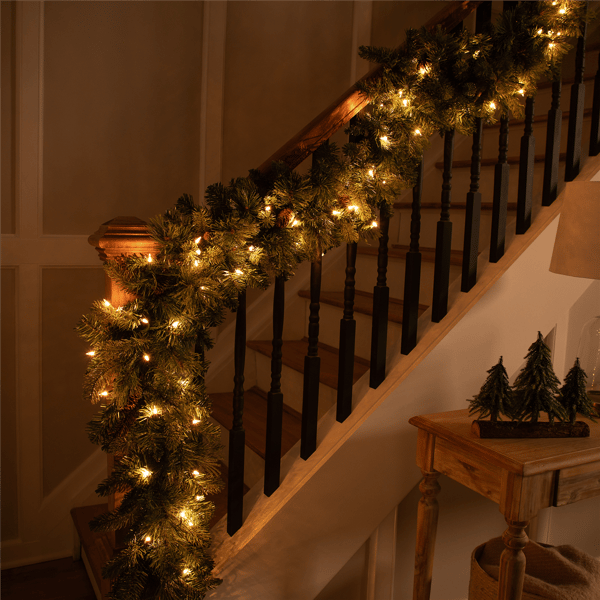 Northlight 9ft Pre-Lit Flocked Pine & Pinecones Christmas Garland