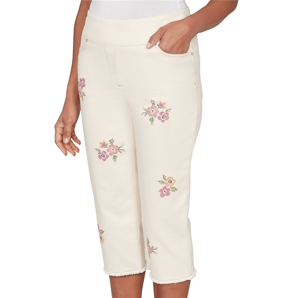 Petite Alfred Dunner Beachcomber Floral Cross Stitch Capris