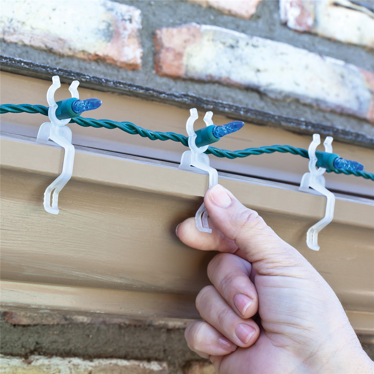 Simple Living 1000pk. Gutter & Shingle Christmas Light Clips