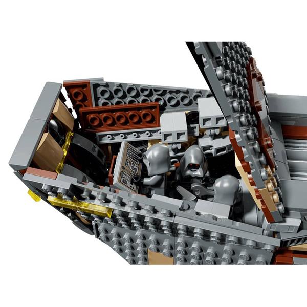 LEGO Star Wars® Offworld Sandcrawler™ and Mudhorn