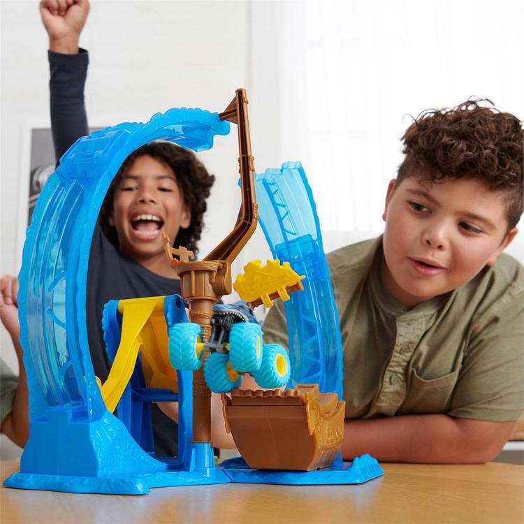 Spin Master Monster Jam Megalodon Loop of Doom Stunt Playset