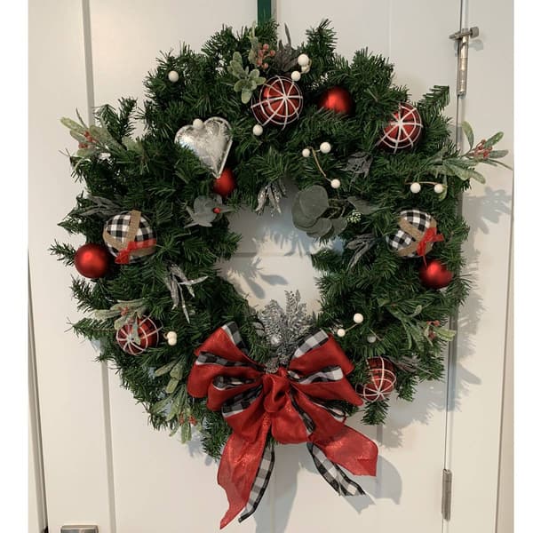 Northlight Seasonal 30in. Canadian Pine Christmas Wreath