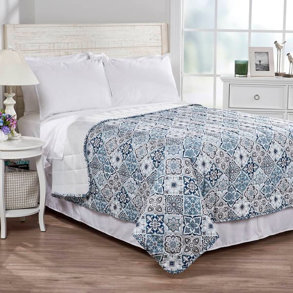 Ashley Cooper&#40;tm&#41; Medallion Tile Quilt - image 