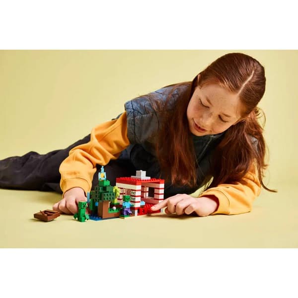 LEGO&#174; Minecraft The TNT Jungle House
