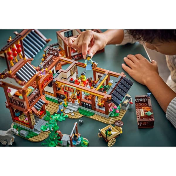 LEGO® Ancient Moon-Gazing Inn