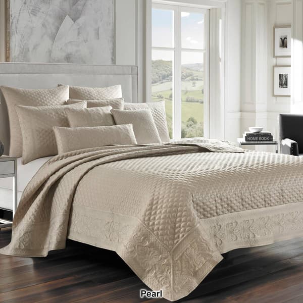 J. Queen New York Lyndon Quilt