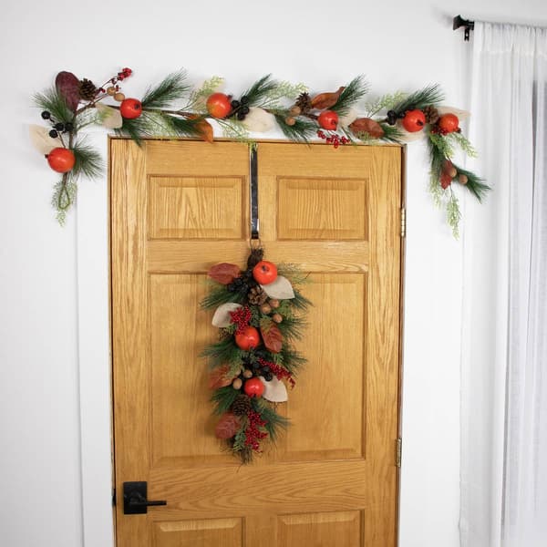 Northlight Seasonal 30in. Berry &amp; Pine Artificial Teardrop Swag