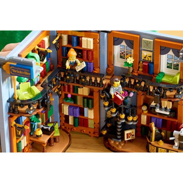 LEGO® Icons Bookstore: Book Nook