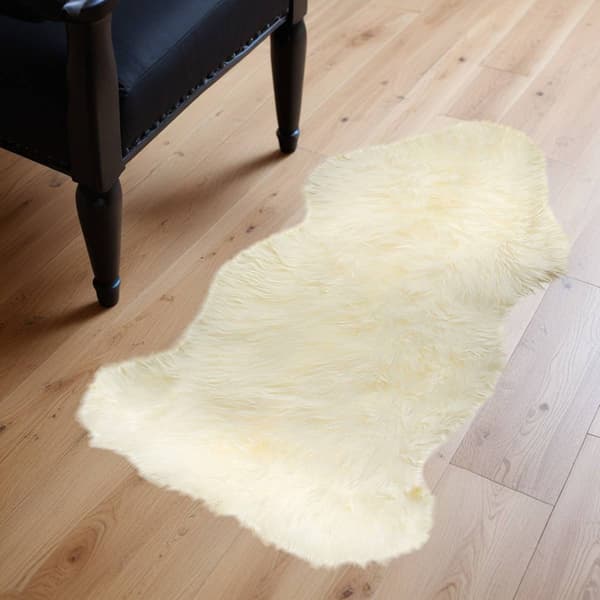 9th & Pike® Natural New Zealand Sheepskin Wool Accent Rug