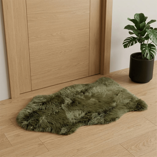 HomeRoots Dark Green New Zealand Lambs Wool Accent Rug