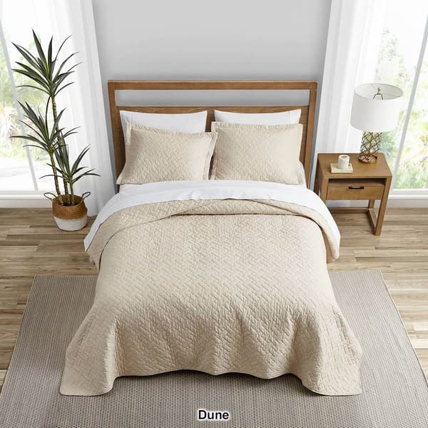 Tommy Bahama Solid Quilt Set