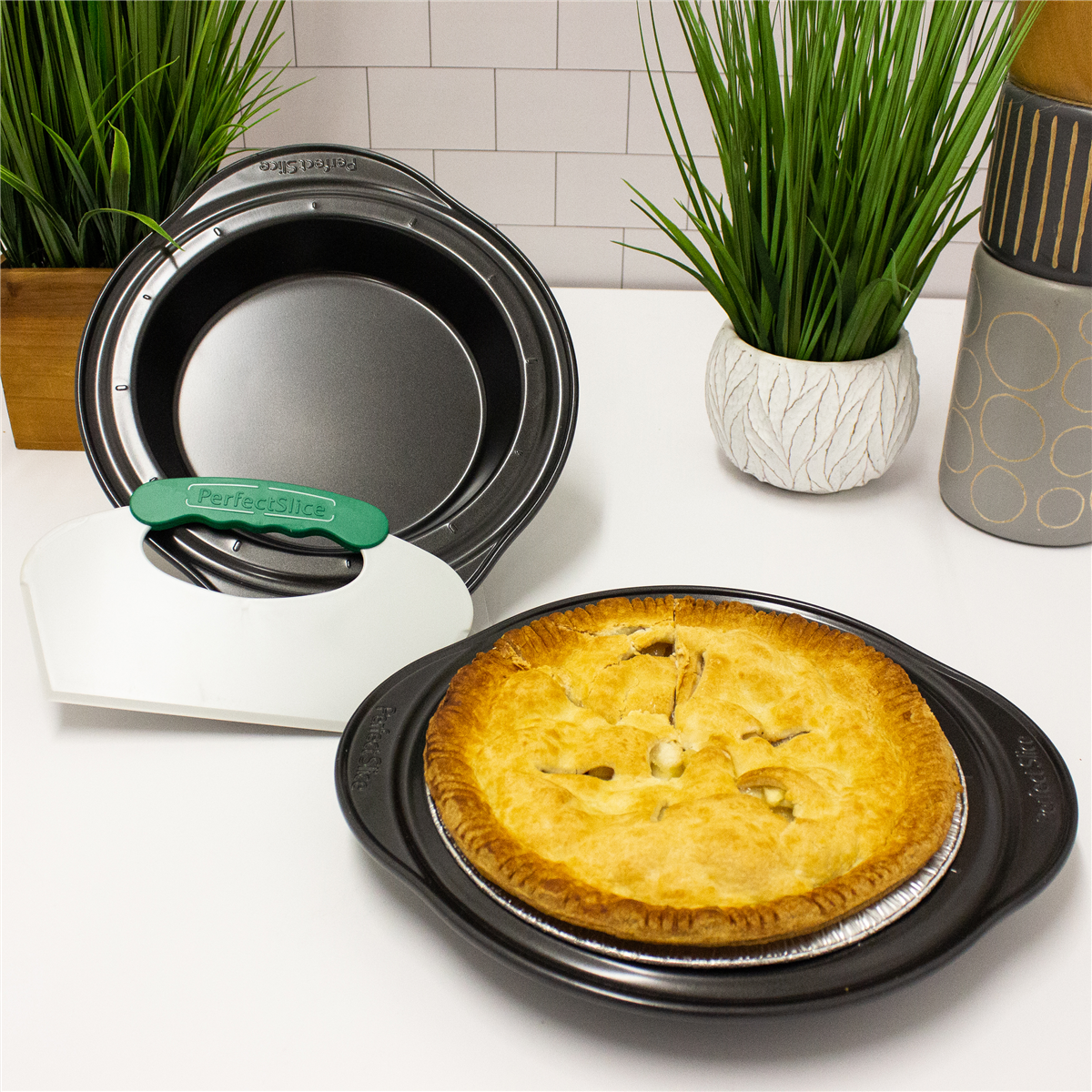 BergHOFF Perfect Slice 3pc. Pie Pans with Tool