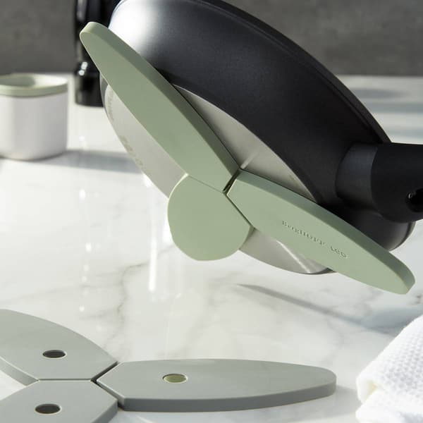 BergHOFF Leo 2pc. 9.5in. Foldable Magnetic Trivet Set