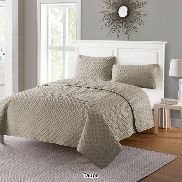 VCNY Home Nina Embossed Basketweave Quilt Set