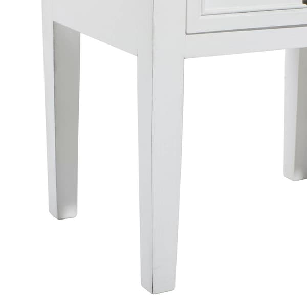 9th & Pike&#174; White Pine Traditional Accent Table