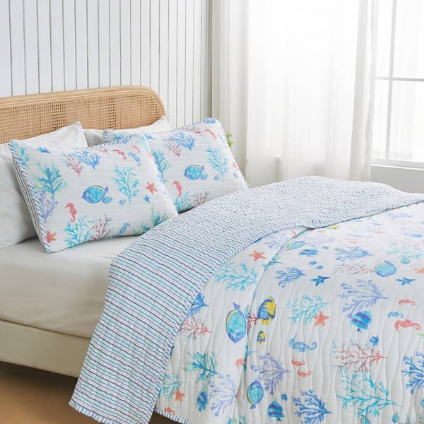 FreshFolds Ryanne 3pc. Reversible Coral & Fish Quilt Set