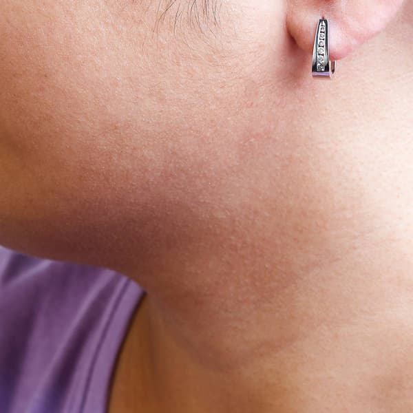 Haus of Brilliance 14kt. White Gold 1/4ctw. Diamond Hoop Earrings