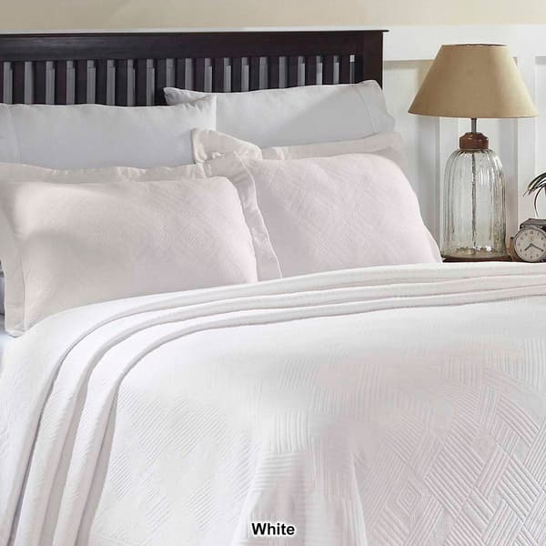Superior Geometric Matelasse Scalloped Bedspread Set
