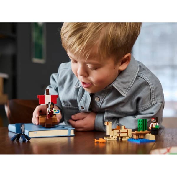 LEGO&#174; Minecraft the Pirate Ship Voyage
