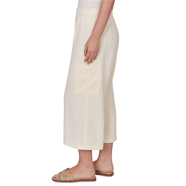 Petite Ruby Rd. Renaissance Romance Pull On Cargo Capris