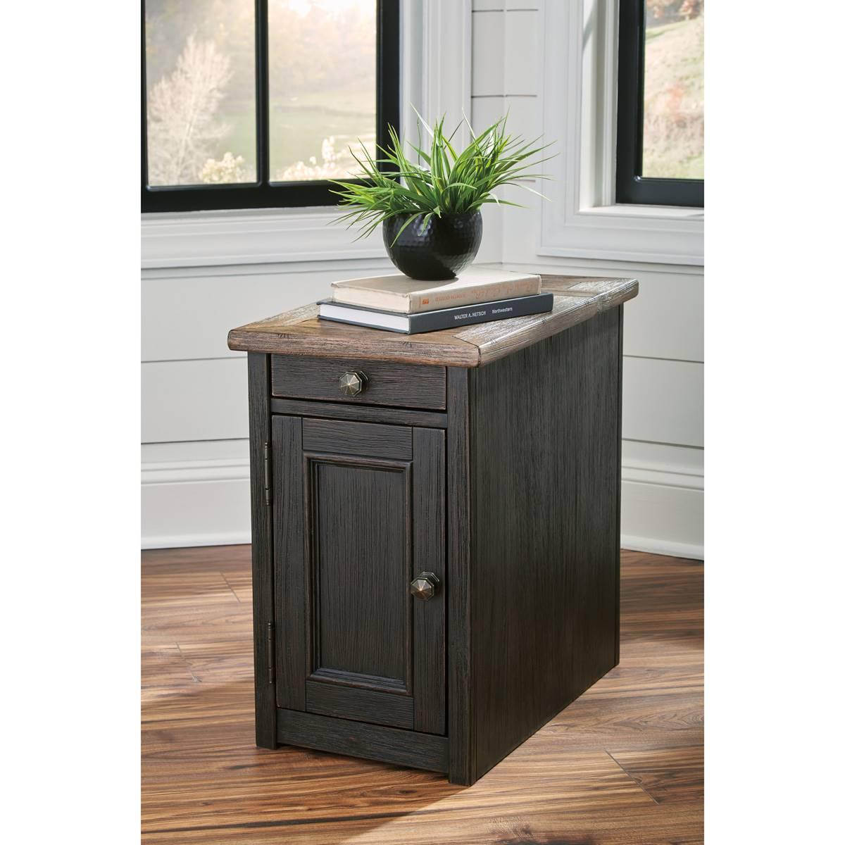 Signature Design by Ashley Tyler Creek Chairside USB End Table