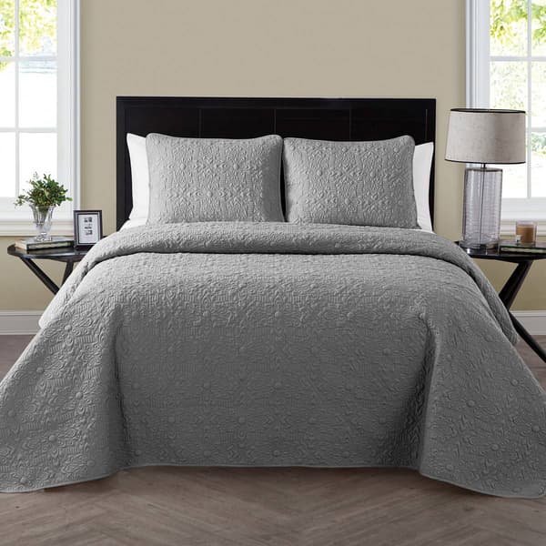 VCNY Home Caroline Embossed Quilt Set