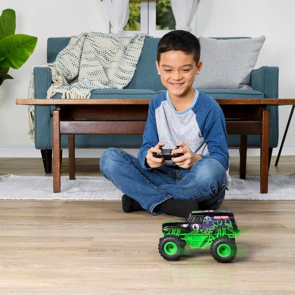 Spin Master Grave Digger Remote Control 1.24 Scale Car