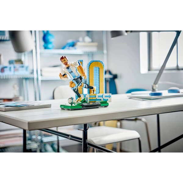 LEGO® Editions Lionel Messi – Soccer Legend
