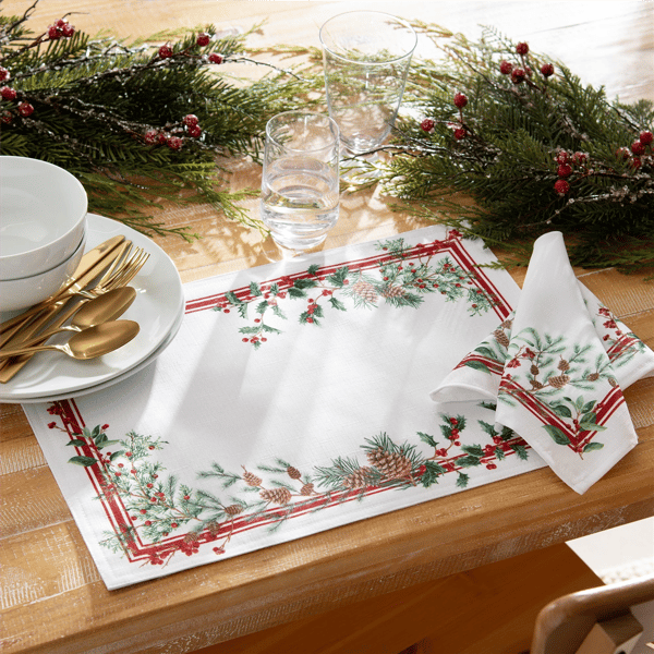 Threadmade Winter Holiday Berry Fabric Placemat - Set of 4